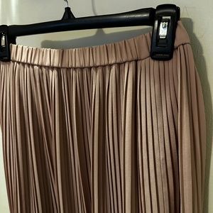 Uniqlo Pleated Midi Skirt